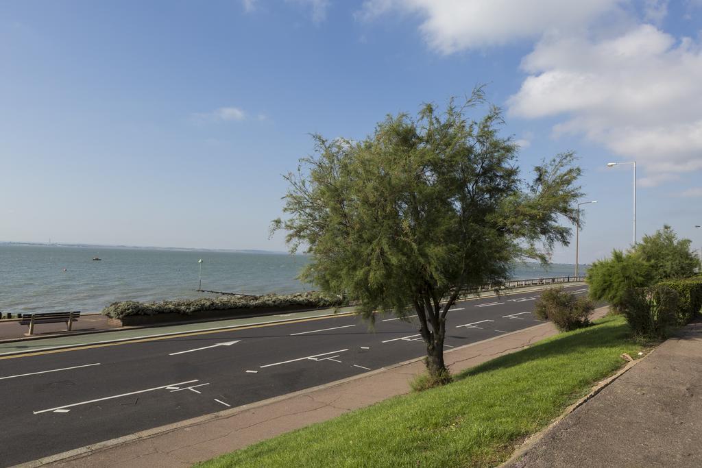 Southend Guest House - Close To Beach, Train Station & Southend Airport Esterno foto